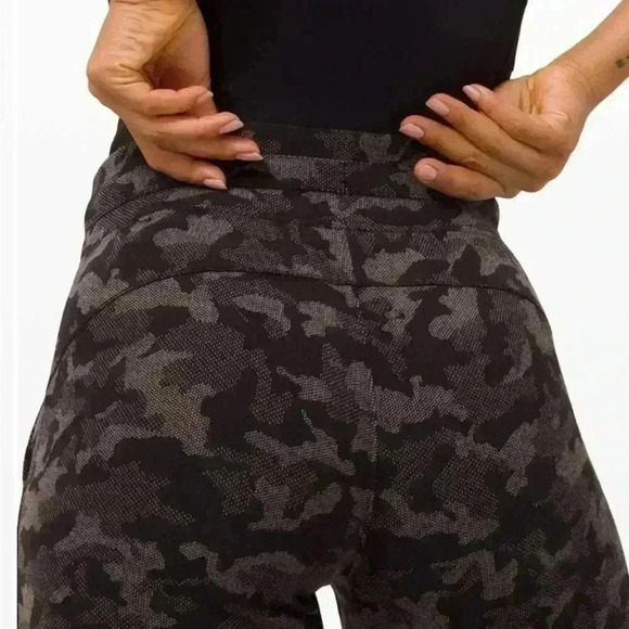 Lululemon camo joggers size 2 - Picture 2 of 6
